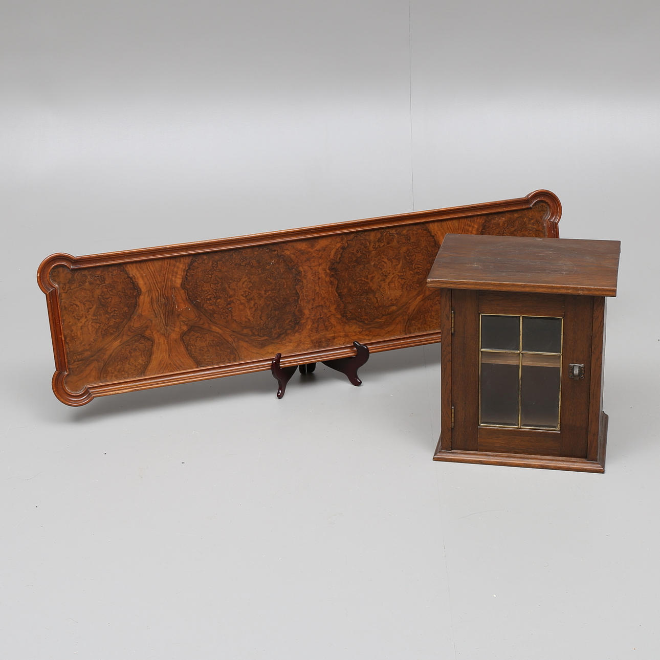 BRICKA samt SKÅP, 1900-talets första hälft.