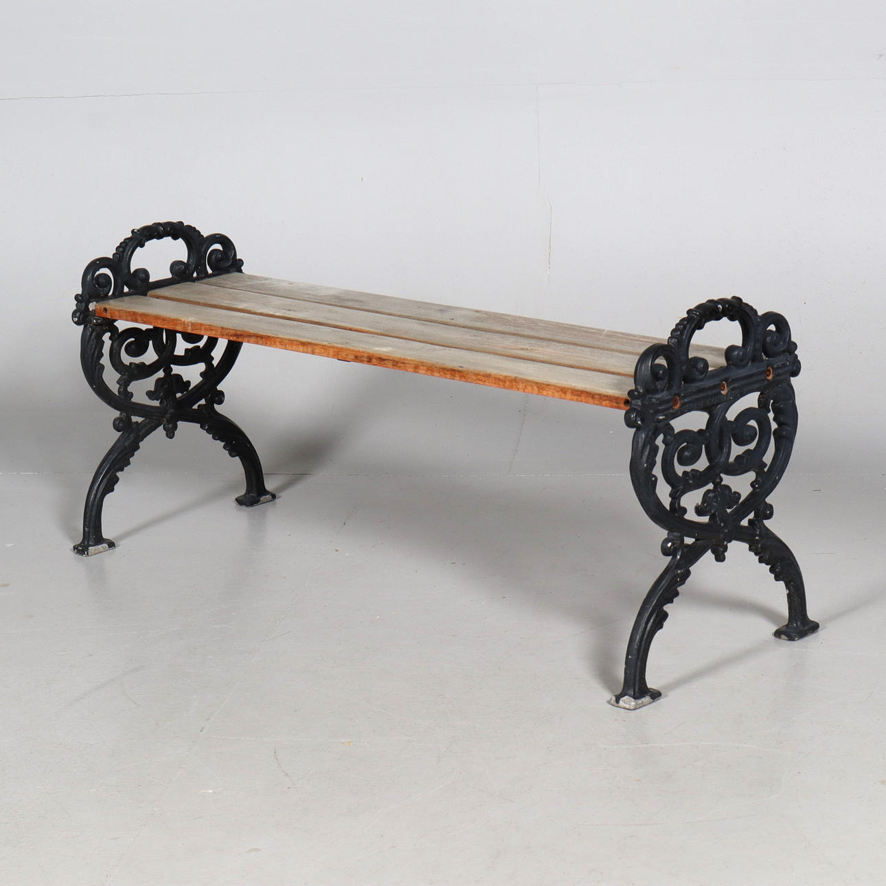 BÄNK, trä och metall, Norra Hammars bruk.