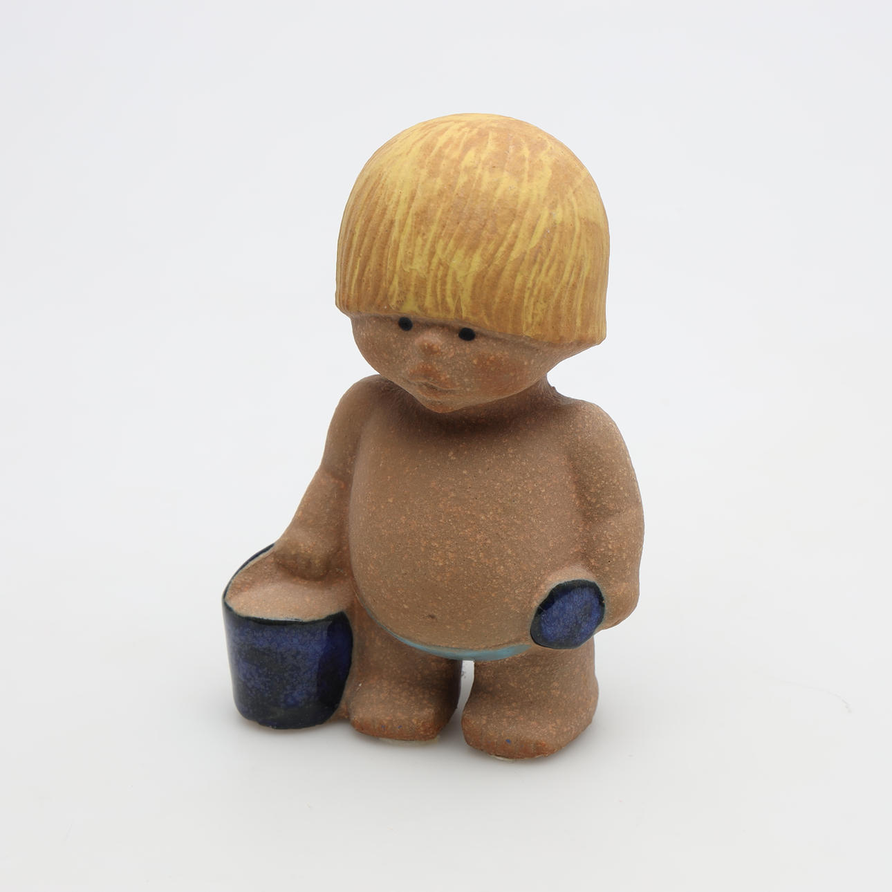 LISA LARSON. Una figura de gres «Väst», de Gustavsberg.