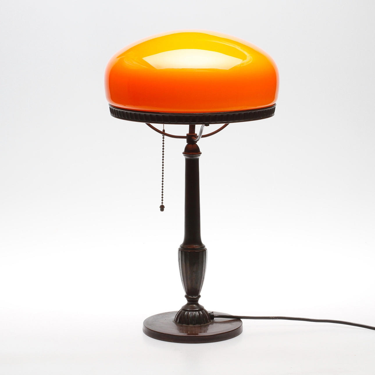 BORDSLAMPA, så kallad Strindbergslampa, 1900-talets första hälft.