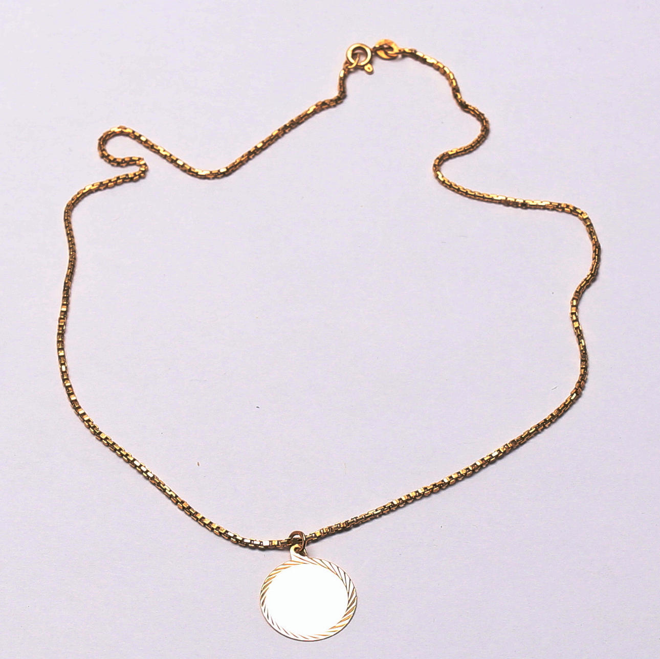 CHAIN WITH PENDANT, 18k gold, weight approx 7,2 grams.