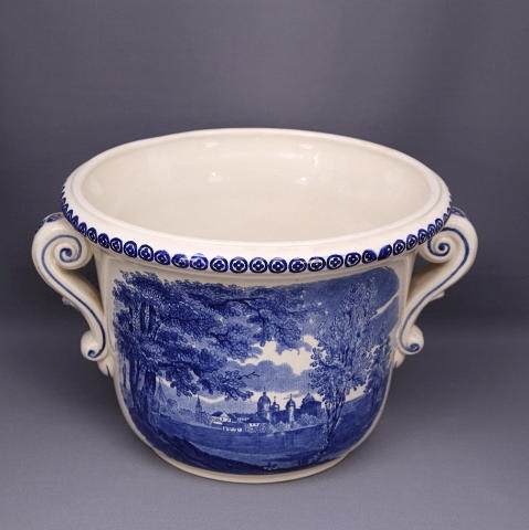 YTTERFODER med hänklar, stengods, Rörstrand, 1900-tal, slottsmotiv.