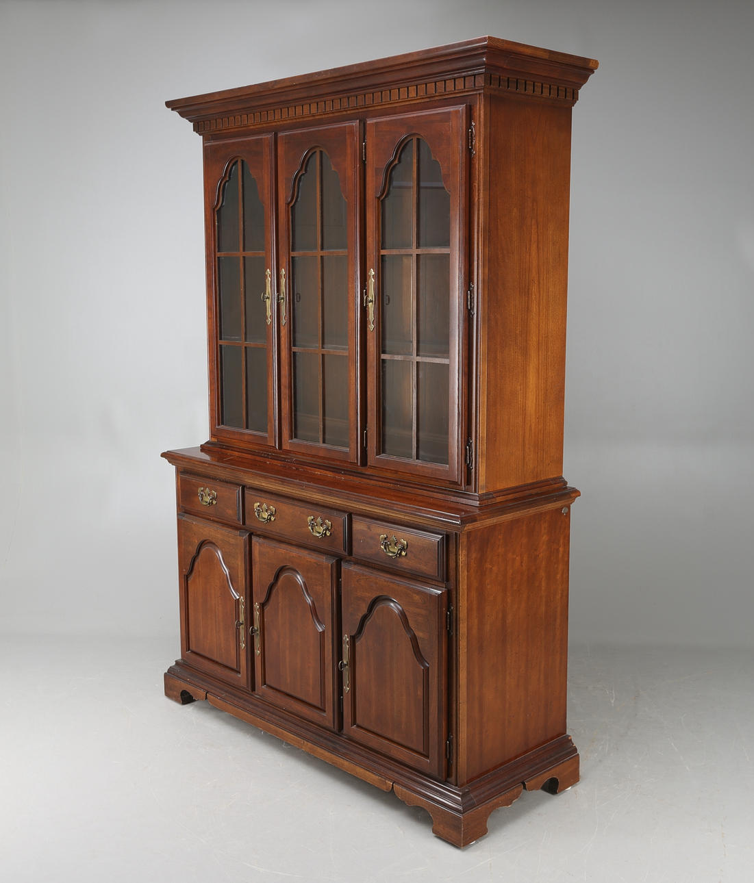 SKÅP med vitrindel, engelsk stil, 1900-tal.