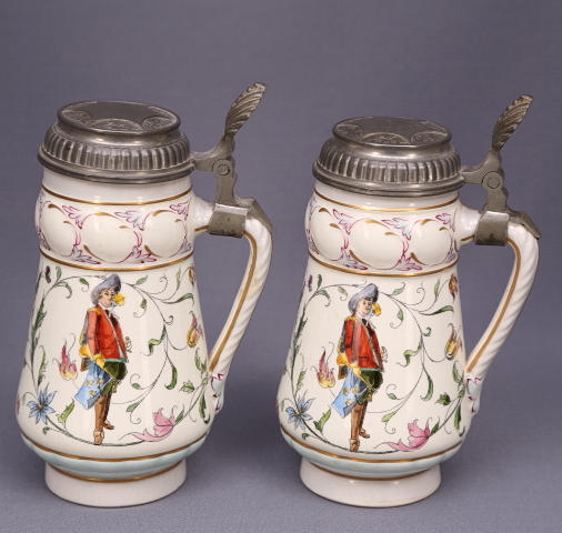 KANNOR med tennlock, ett par, porslin, Tre Kronor - Rörstrand, 1920/30-tal.