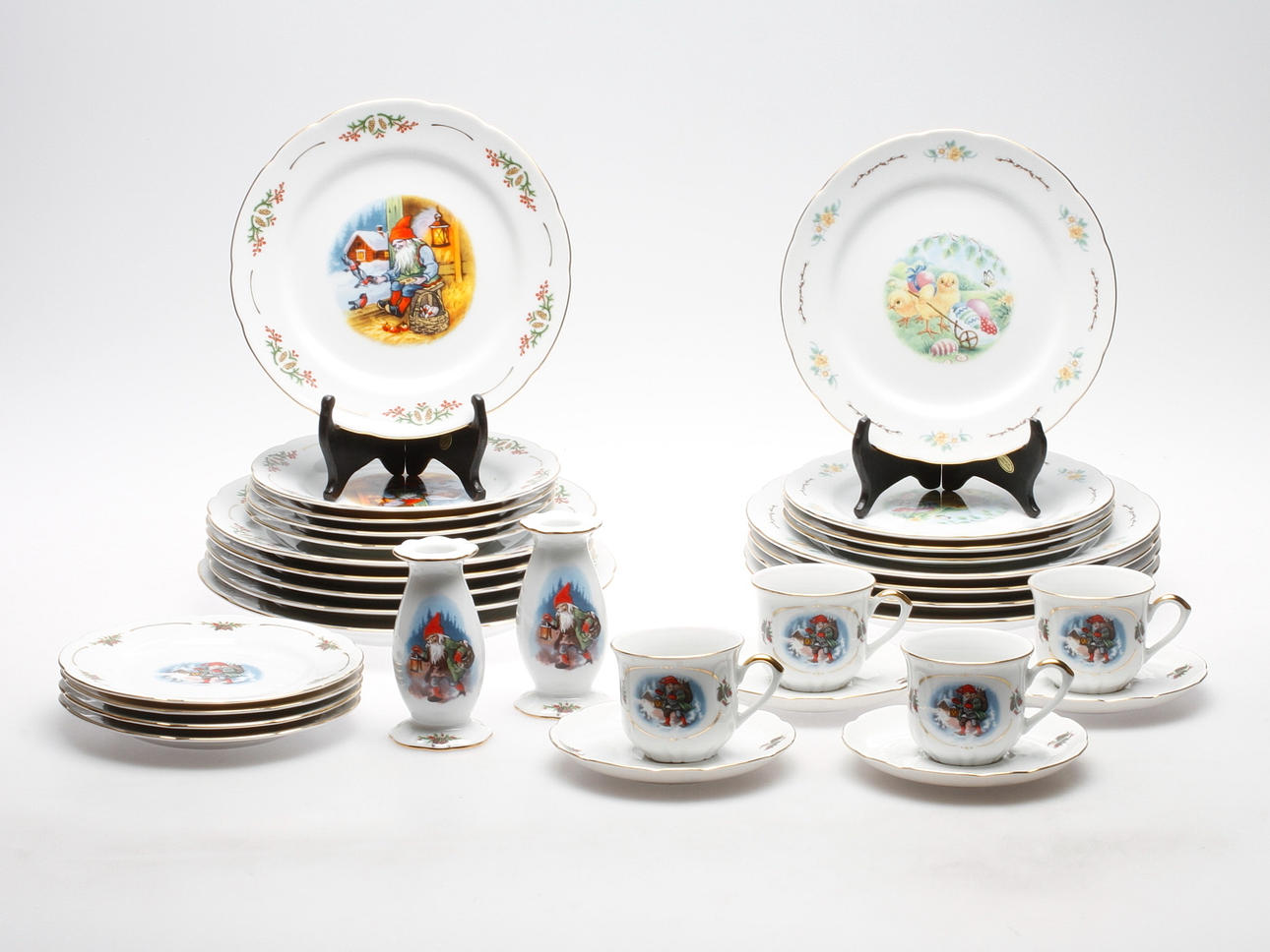 SERVISDELAR, 28 delar, porslin, Christineholm och Fyrklövern.
