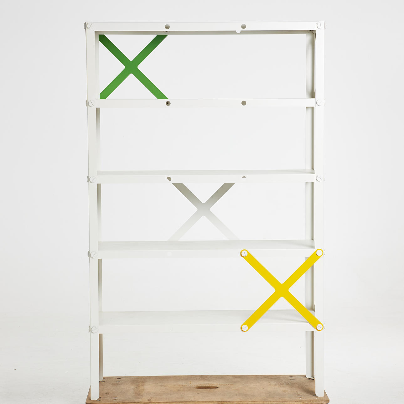 BOKHYLLA, "Cano", pulverlackerad metall, Hay, samtida.