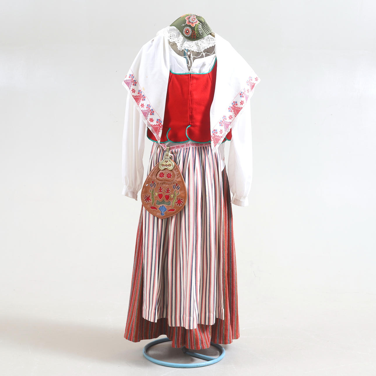 FOLKDRÄKT, 10 delar, Skedevi, Östergötland.