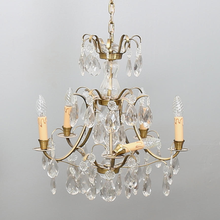 KRISTALLKRONA med 5 ljusarmar. Barockstil 1900-tal.