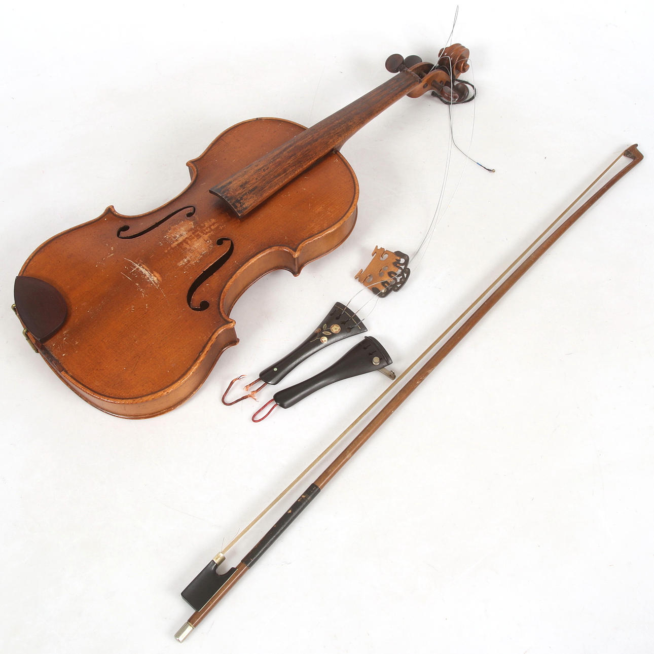 VIOLIN WITH STRING, label-marked Joseph Guarnerius, Fecit, Cremona. in 1734.