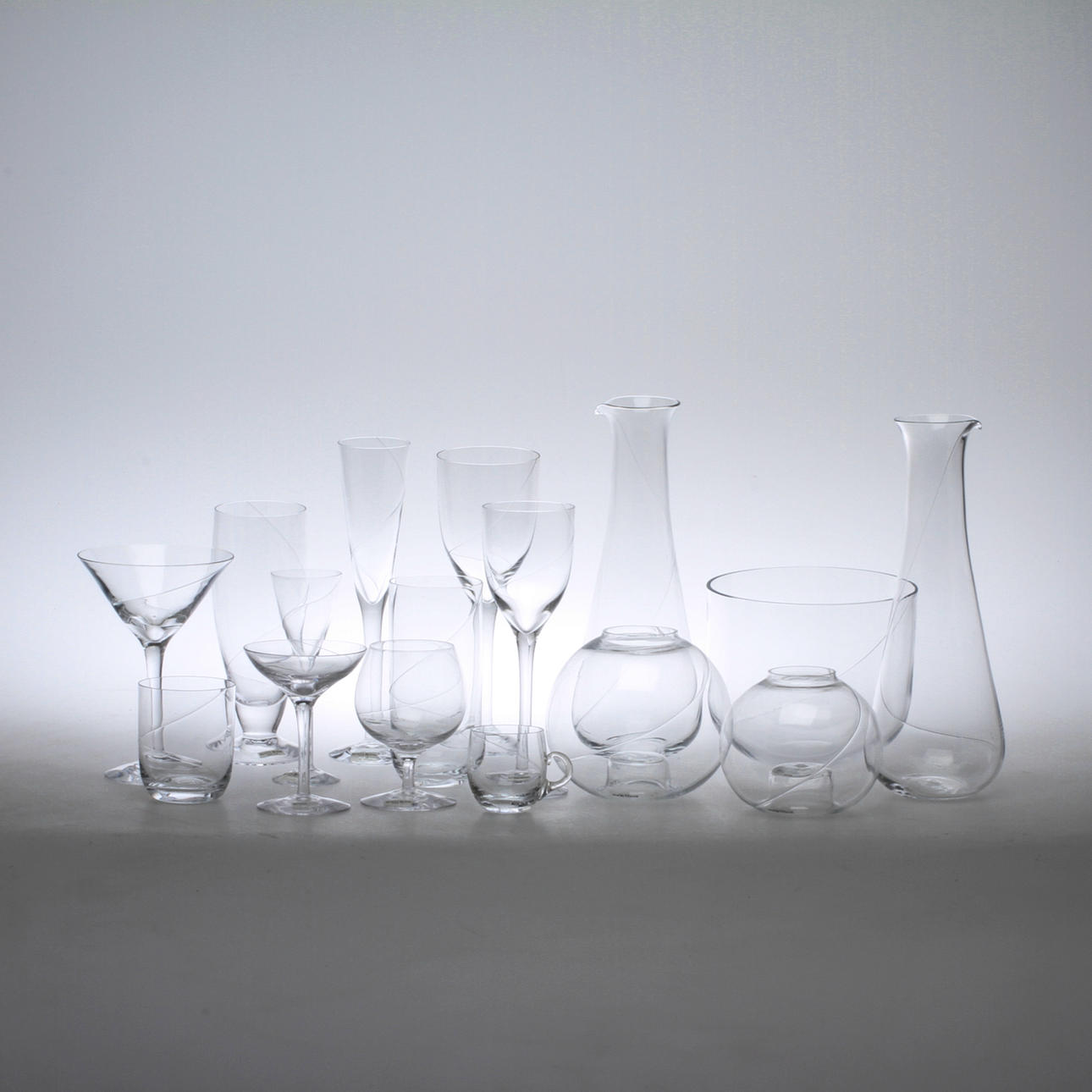 GLASSERVISDELAR, 87, delar, "Line", Anna Ehrner för Kosta Boda.