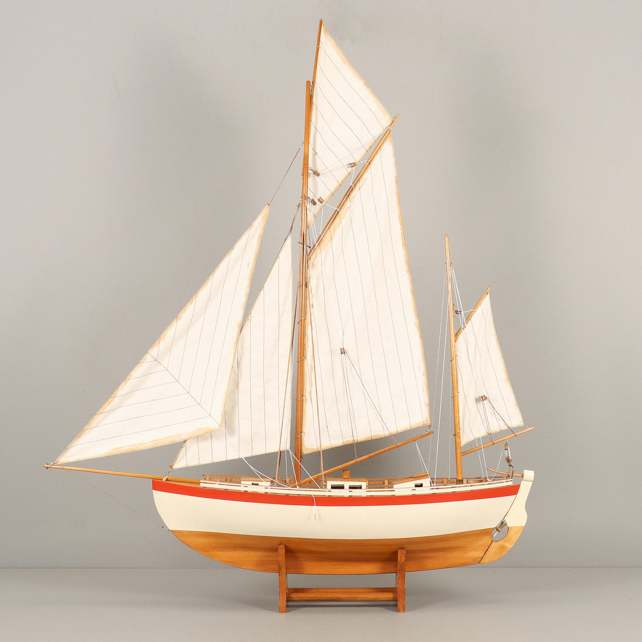 MODELO DE VELERO.