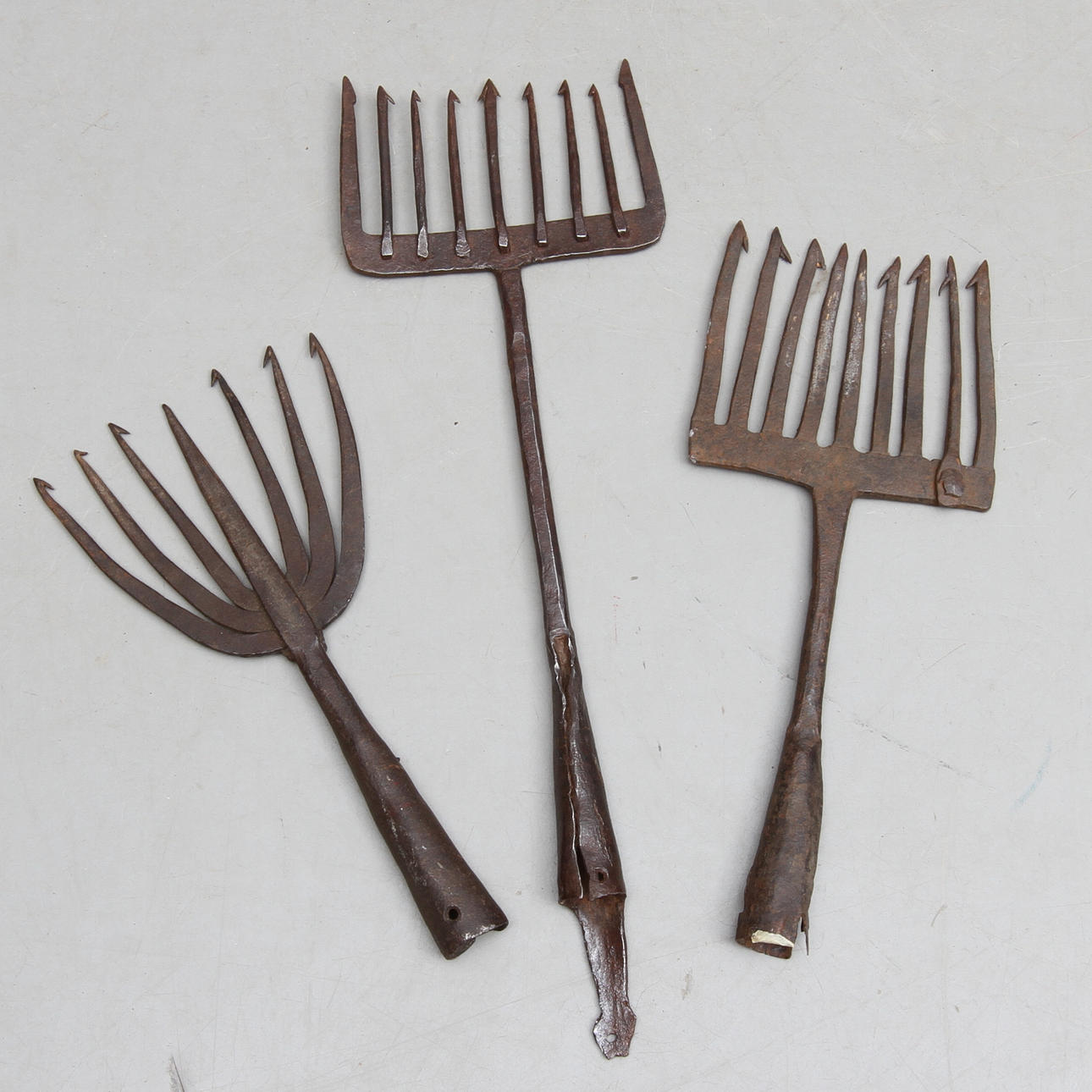 ÅLLJUSTER, 3 st, smide, 1800-tal.