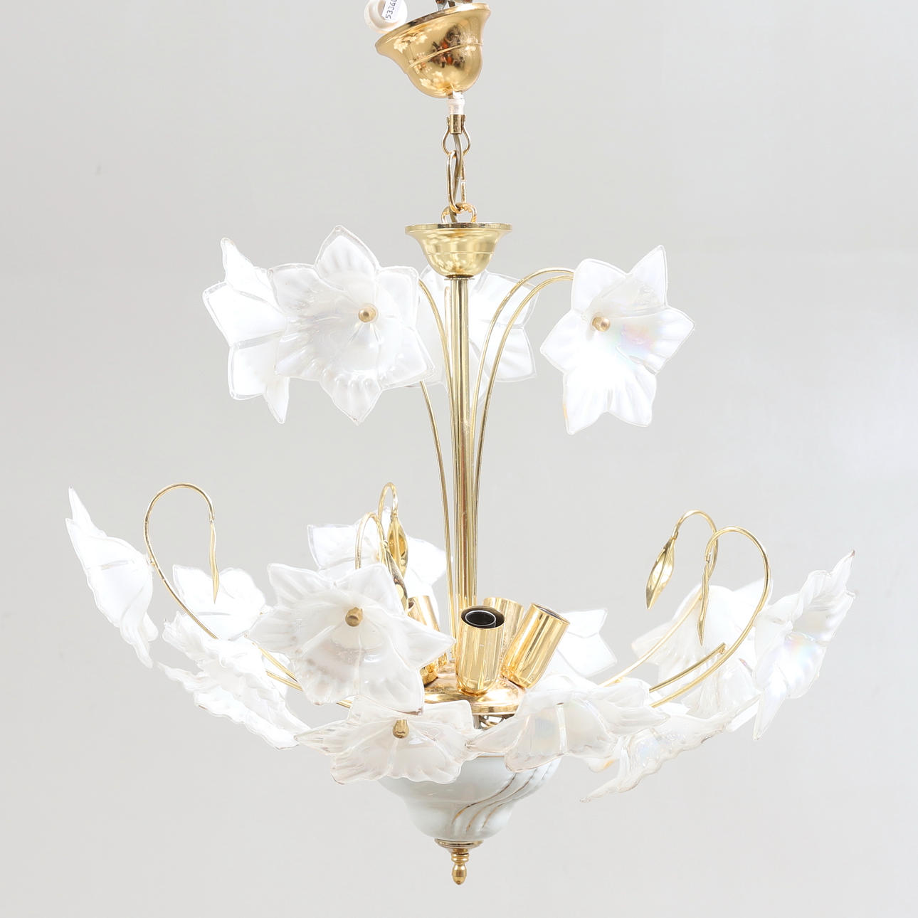 Eine Deckenlampe aus dem 19./21. Jahrhundert.