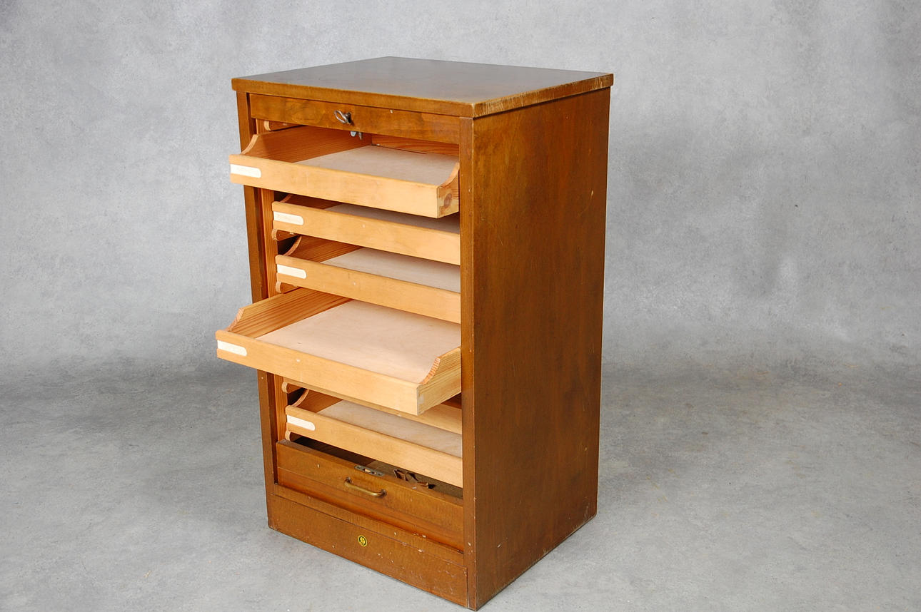 ARKIVSKÅP 1900-talets första hälft.