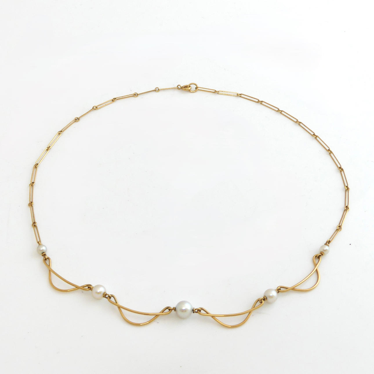 HALSKÆDE MED PERLER, 18k guld.