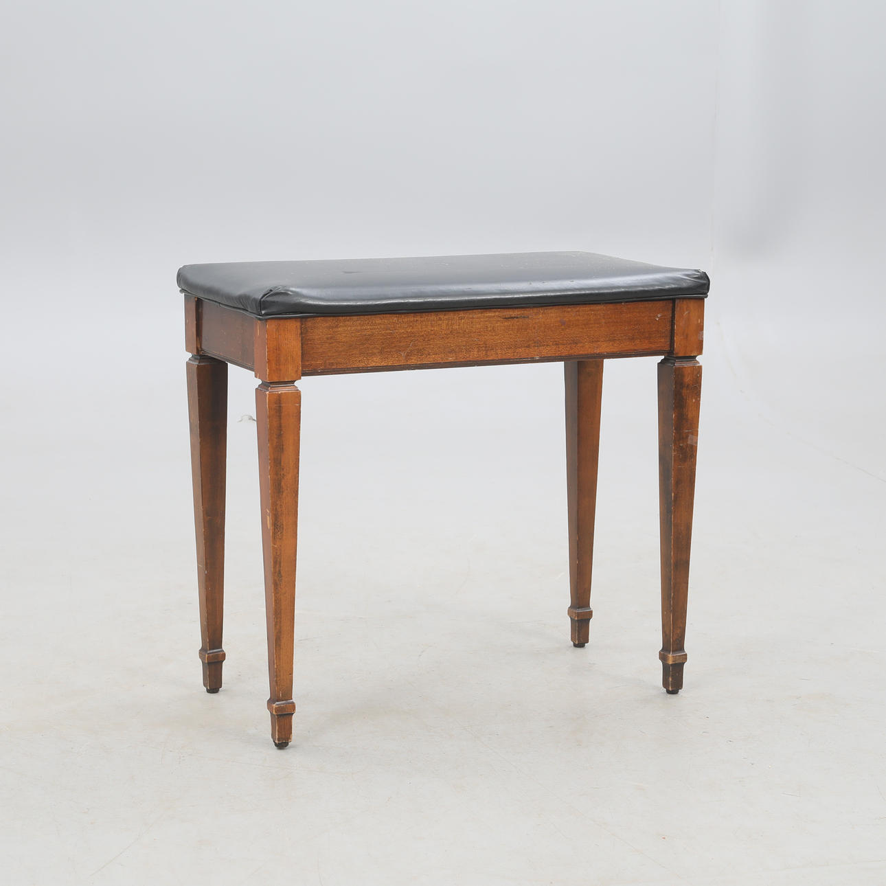 PIANO STOL, med opbevaring, træ/læder.