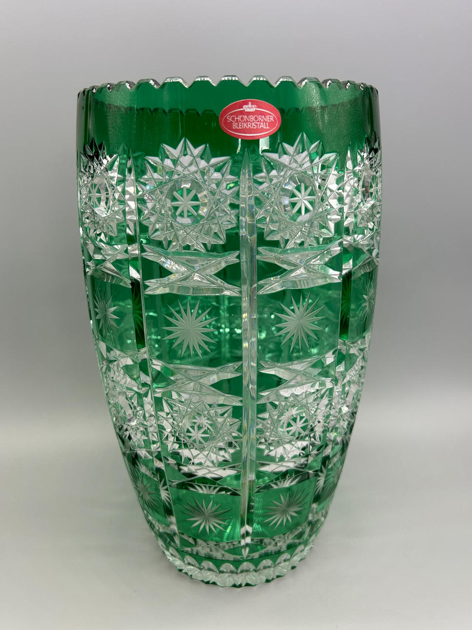 SCHÖNBORNER BLEIKRISTALL VASE - HANDGESCHLIFFEN, GRÜN.