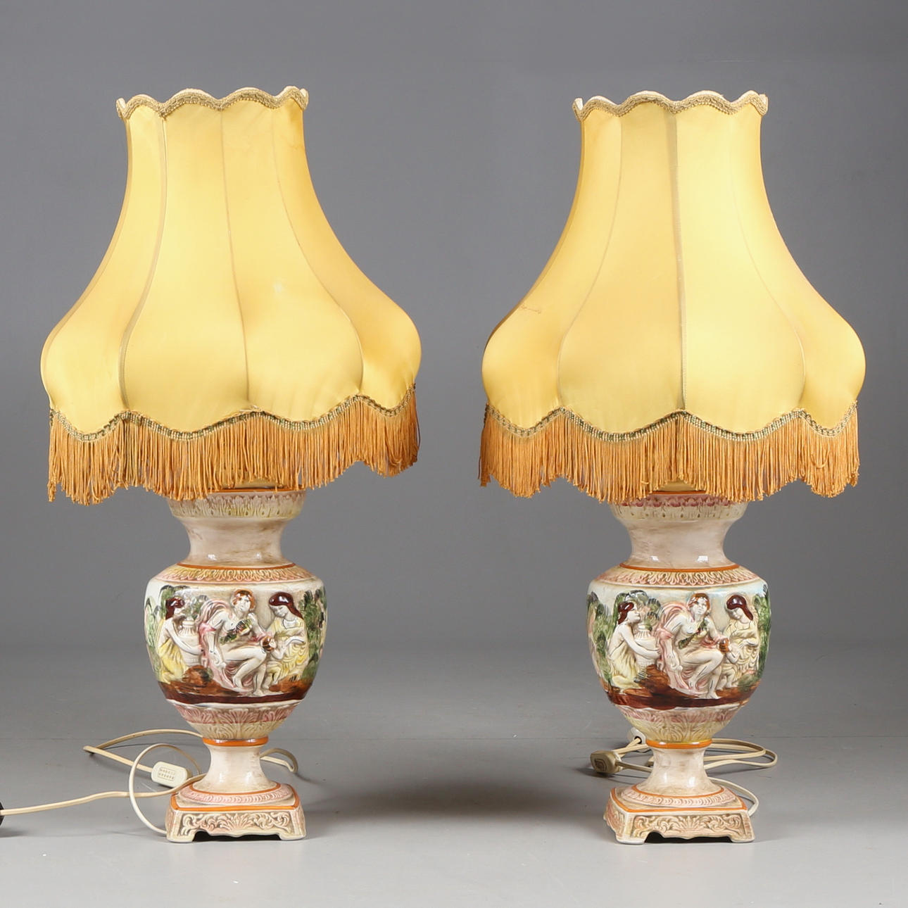 BORDSLAMPOR, ett par, Capodimonte, Italien, keramik, 1900-tal.