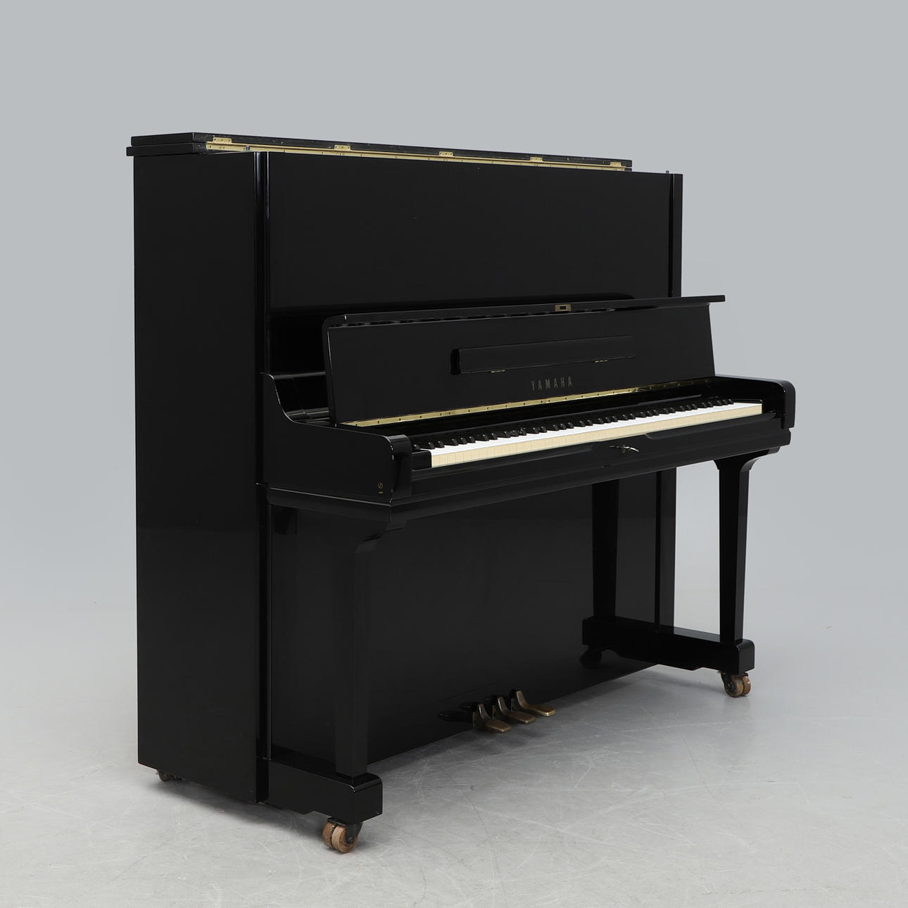 YAMAHA. PIANO, modell U3, Japan 1981.