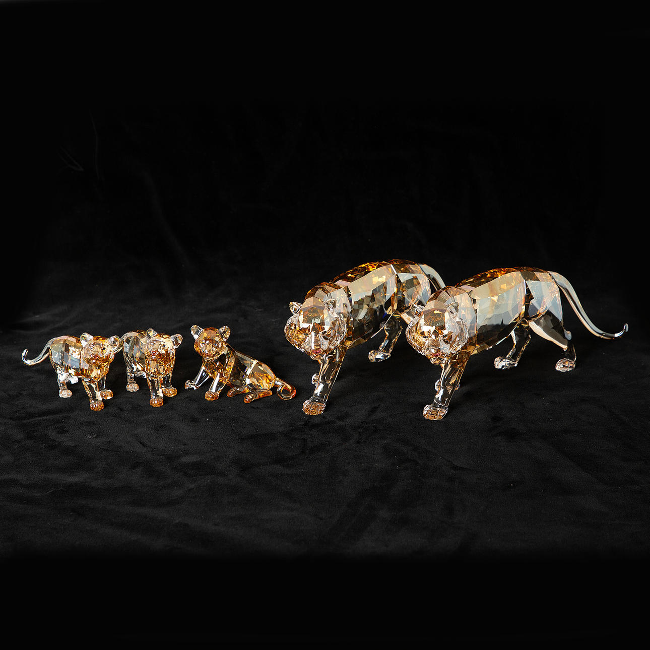 SWAROVSKI. Figurines, tigers five pieces, crystal.