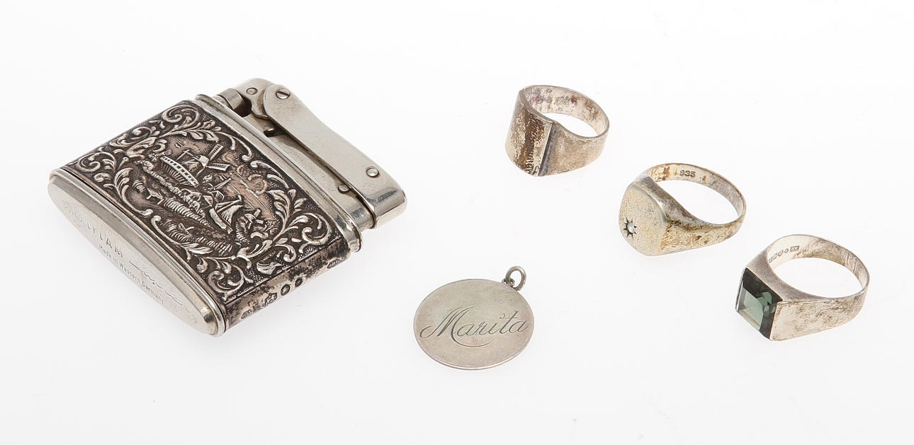 TÄNDARE samt RINGAR, 3 st samt BERLOCK, silver.