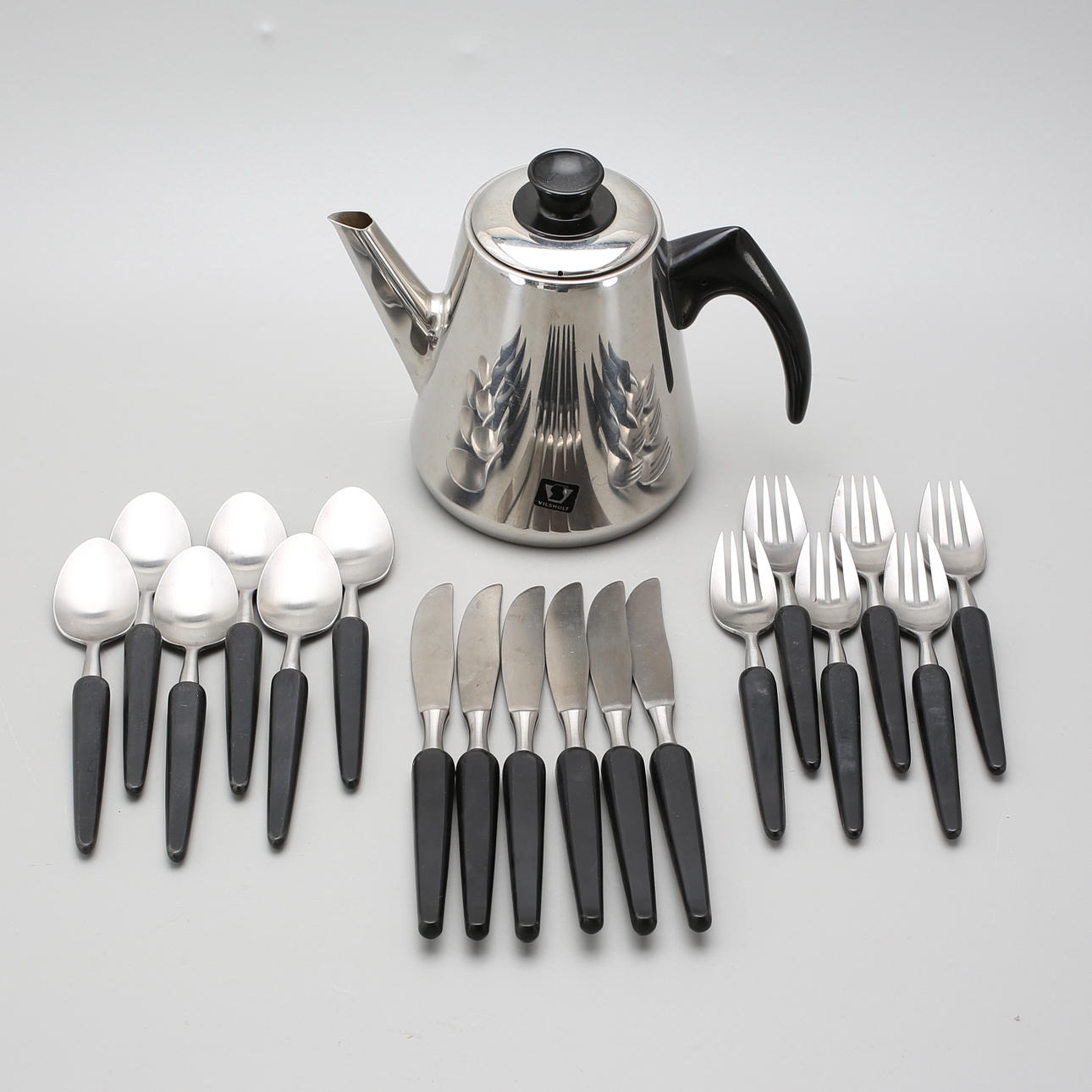 BESTICK, 18 delar, rostfritt stål samt KAFFEPANNA, Vilshult.