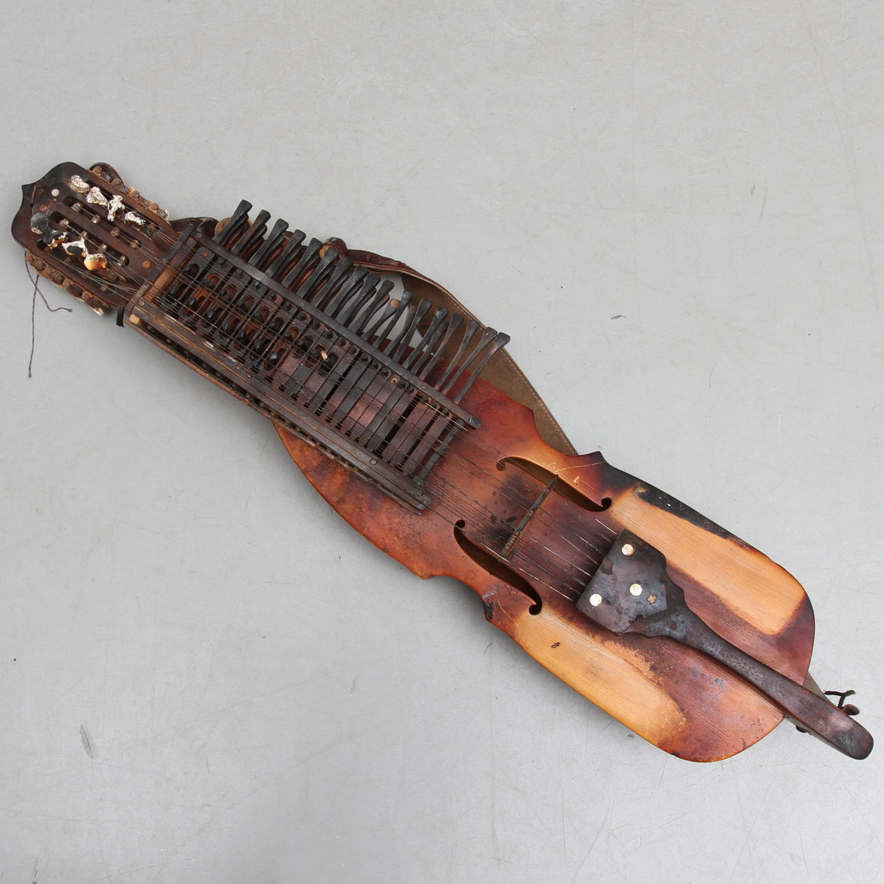 NYCKELHARPA, 1900-tal.