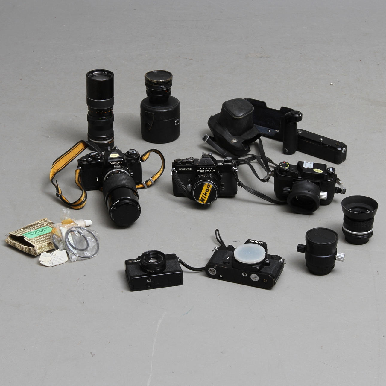 PARTI KAMEROR samt OBJEKTIV mestadels Nikon, 1900-tal.