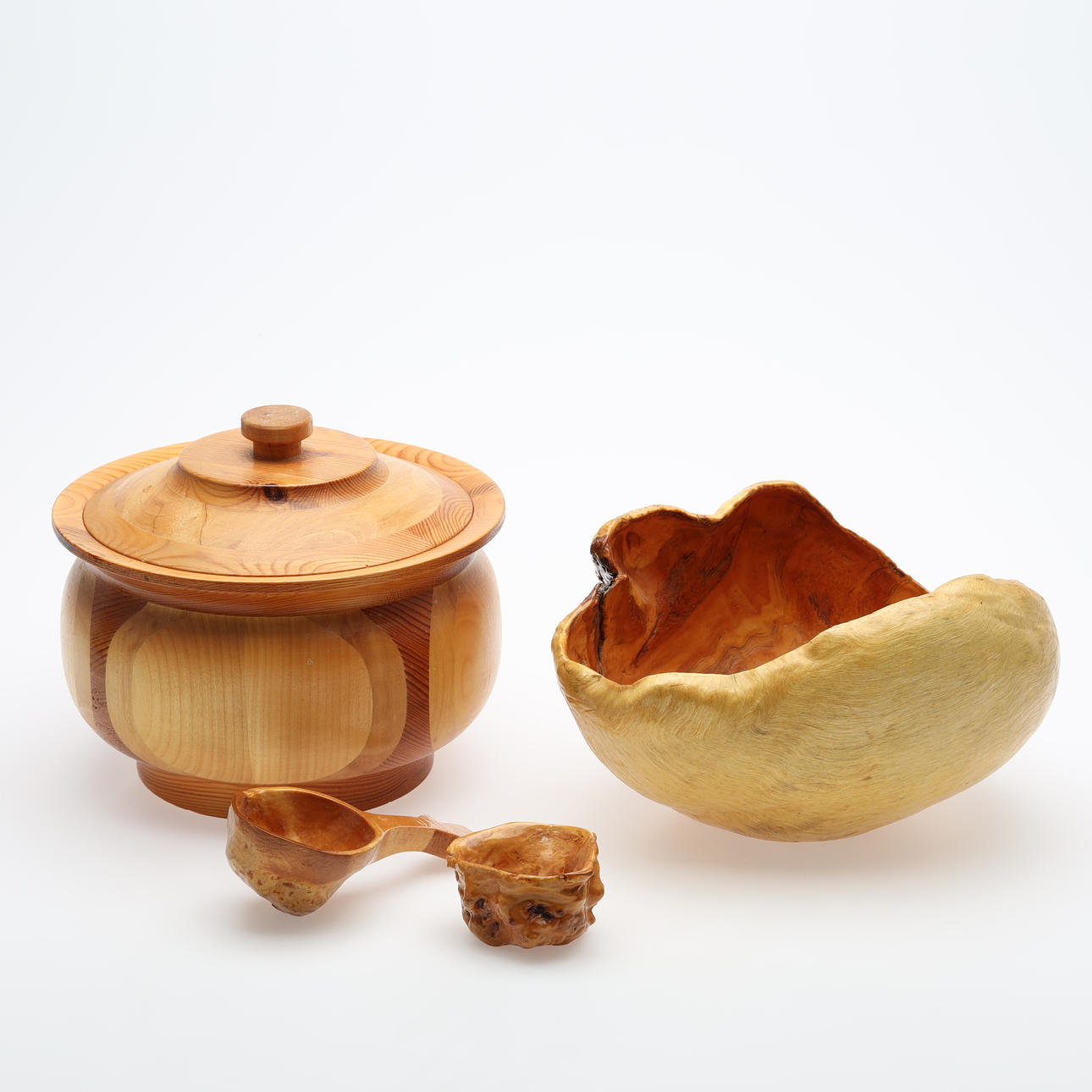 SKÅLAR samt SKED, trä.