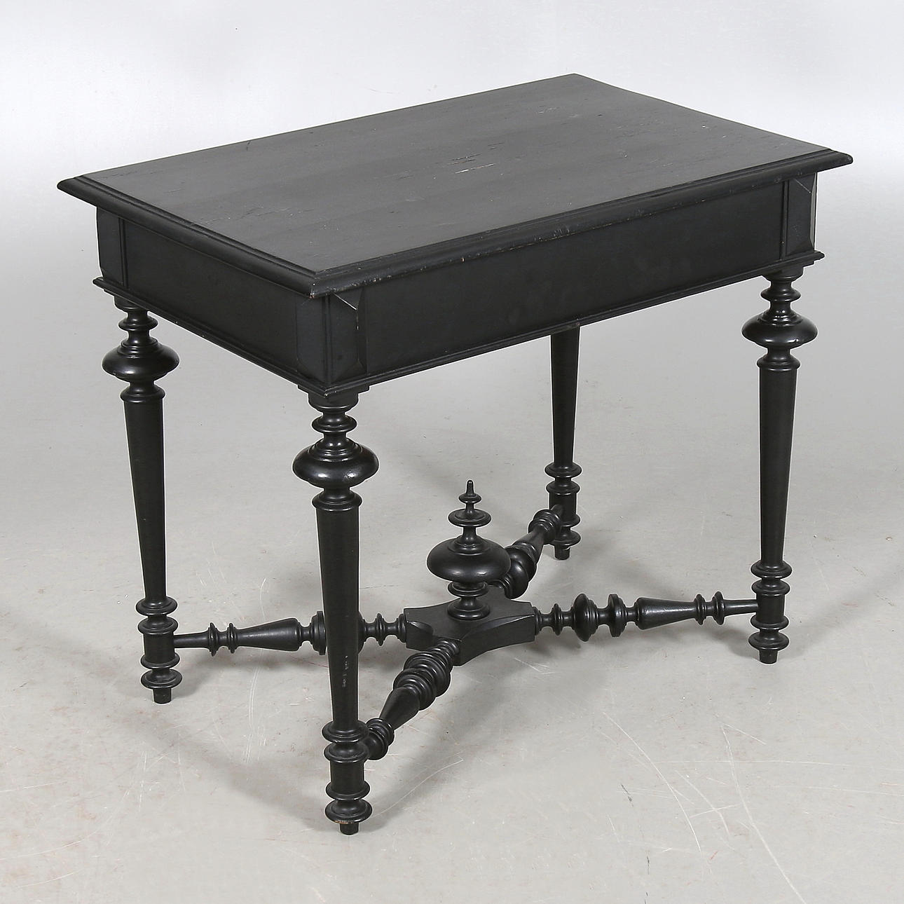 BORD, bemålat trä, 1880-tal.