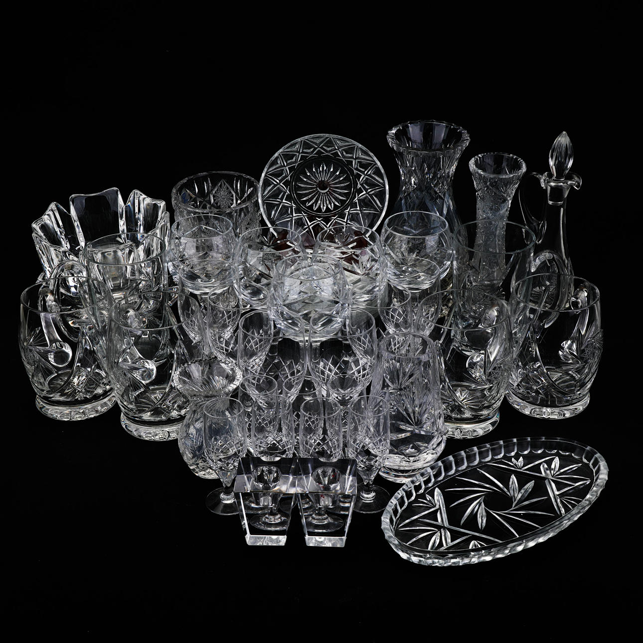 Ein Set von 43 Glas-/Kristallgeschirr, Bl, a Bowl, „Corona“, Orrefors. Glasobjekte - Gebrauchglas