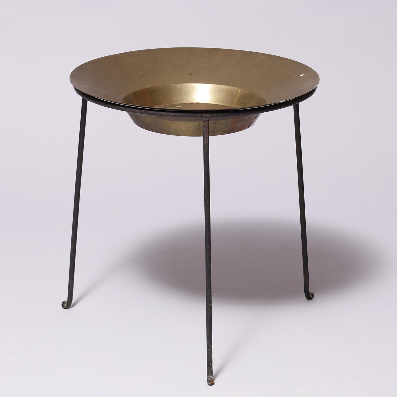 Plantestander, messing og sortlakeret metal.