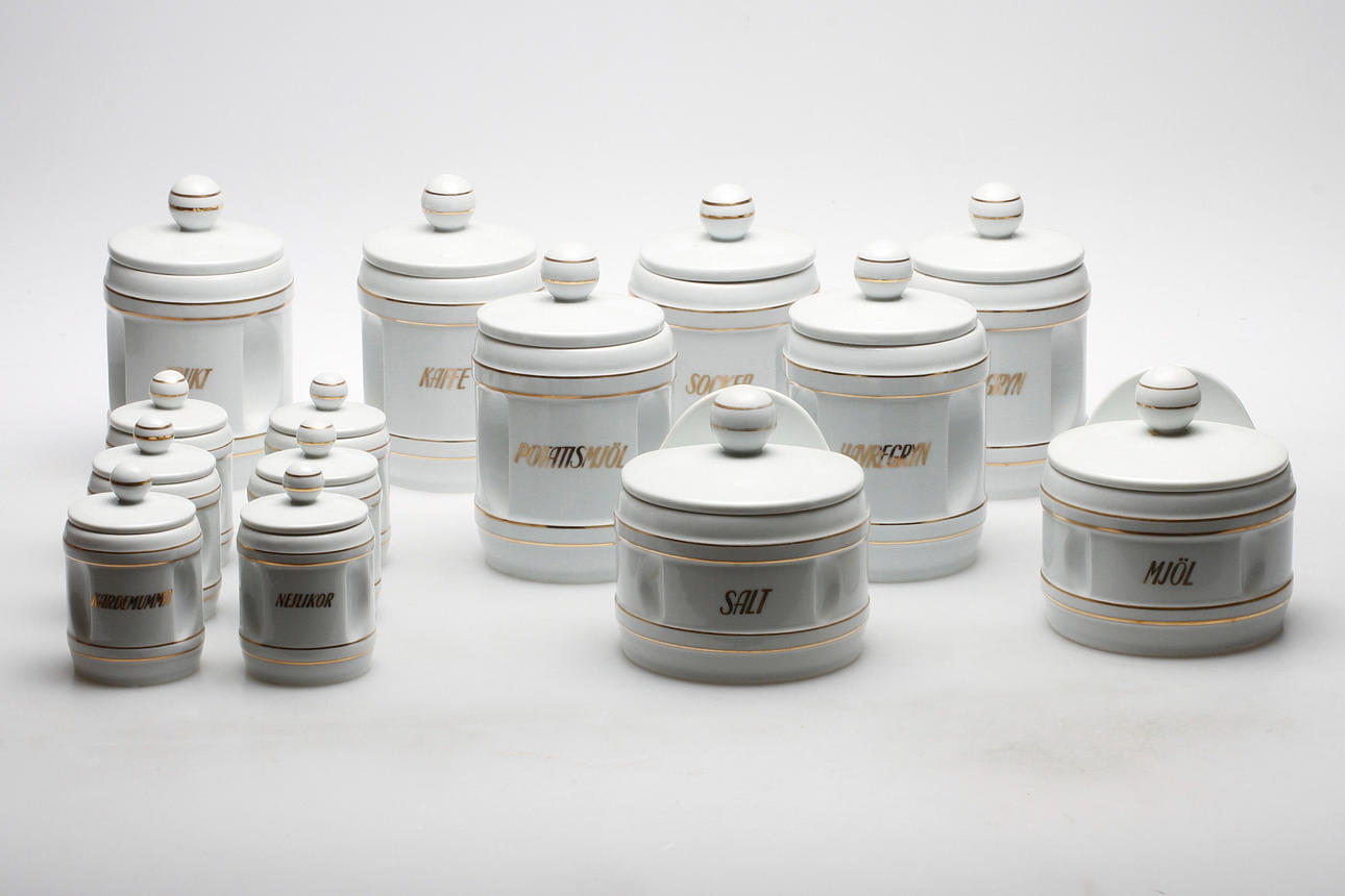 KRYDD- OCH SPECERIEUPPSATAS, 14 delar, porslin, "Fix", Hackefors.