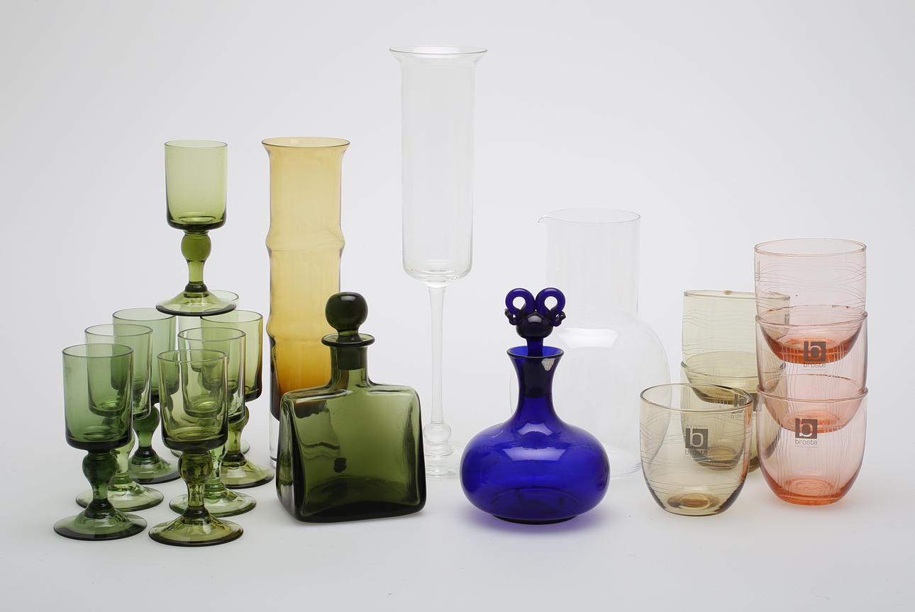 GLASFÖREMÅL, 19 st, Bo Borgström, Hugo Gehlin Gullaskruf, Kjell Blomberg Åseda m.m.