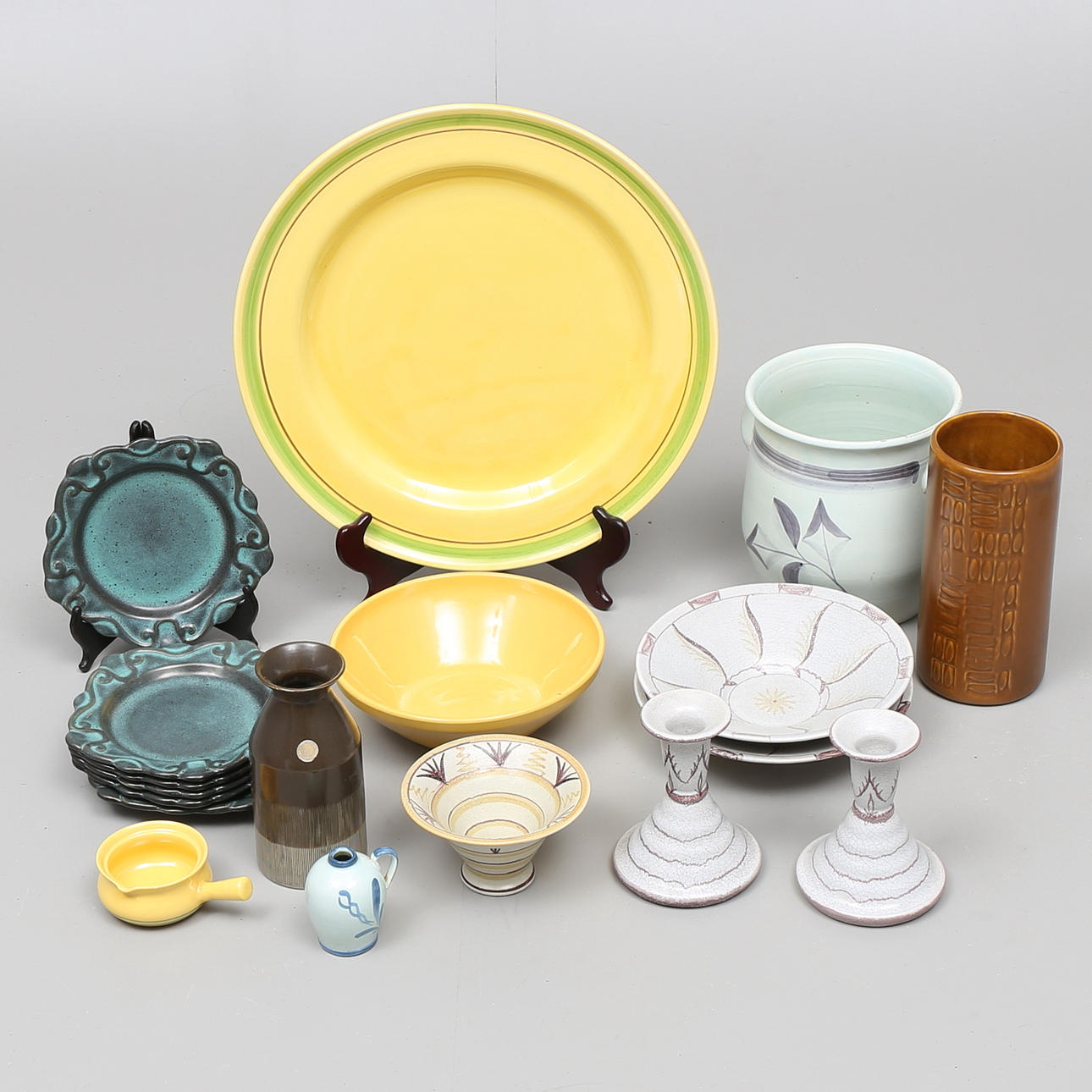 KERAMIKFÖREMÅL, 18 st, Bo Fajans.