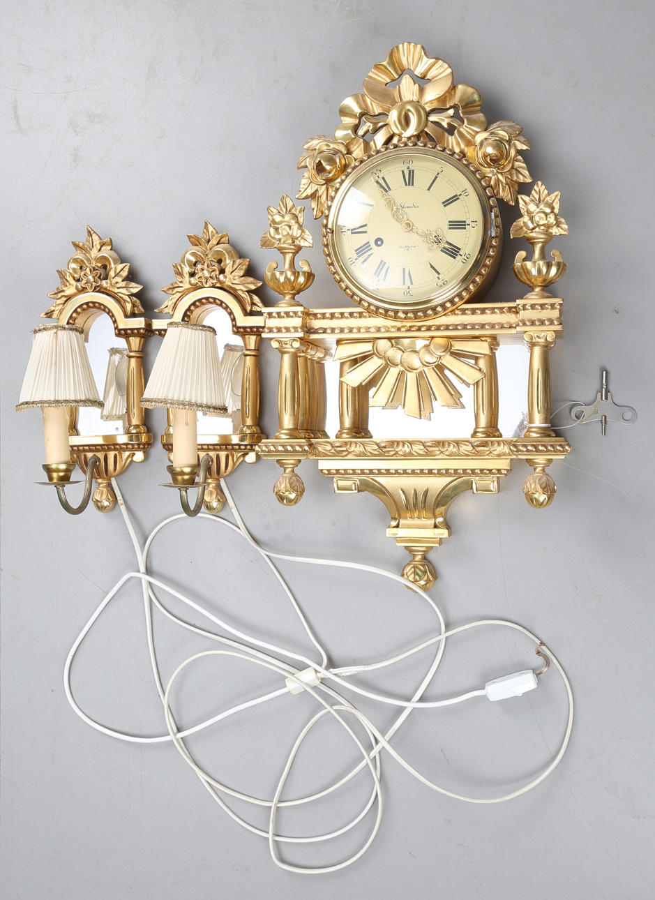 VÄGGPENDYL samt LAMPETTER, gustaviansk stil, Skandia, Stockholm, 1900-tal.