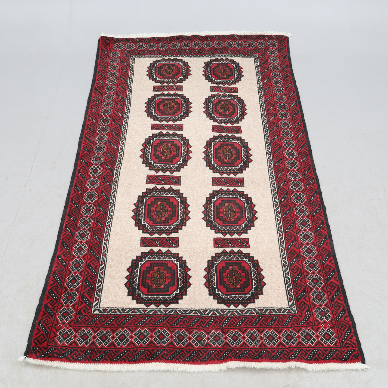 A CARPET, oriental, 200x108 cm.