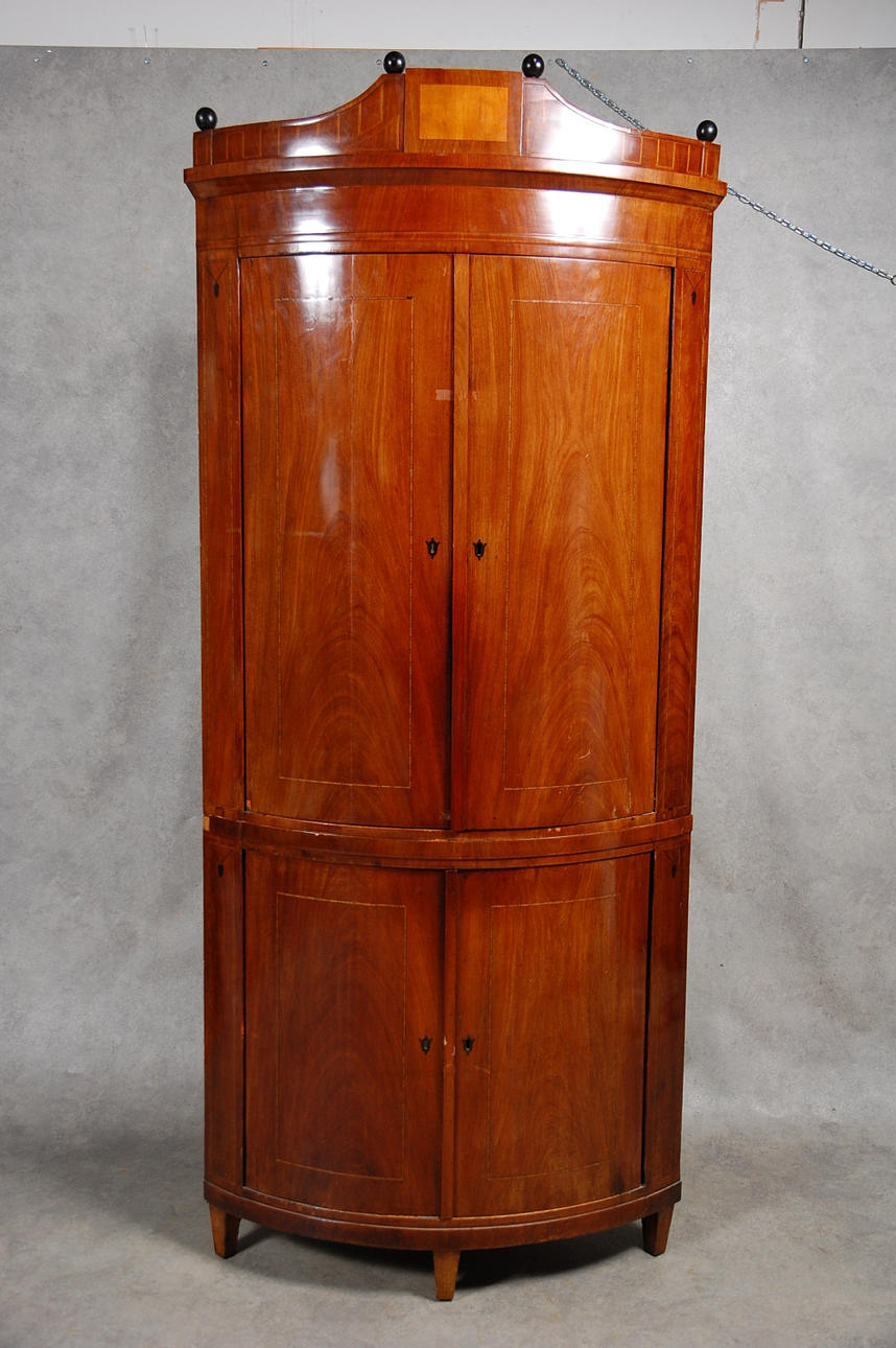 HÖRNSKÅP, empire, Danmark omkring år 1800.