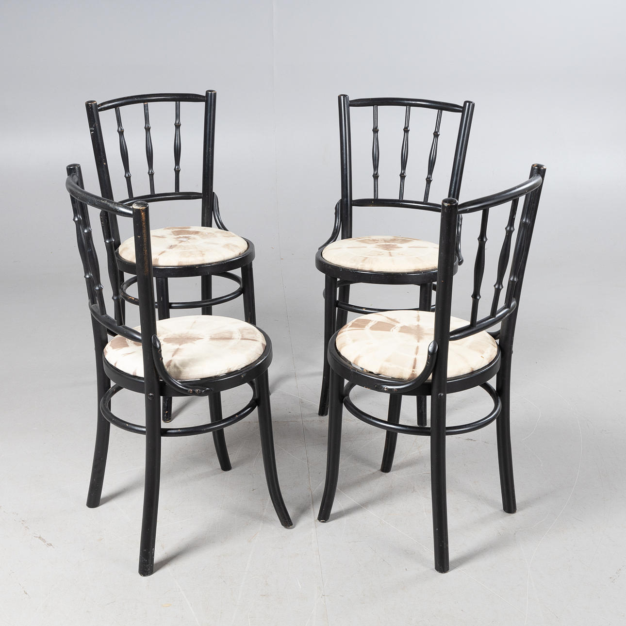 4 SILLAS ESTILO THONET, de madera pintada.