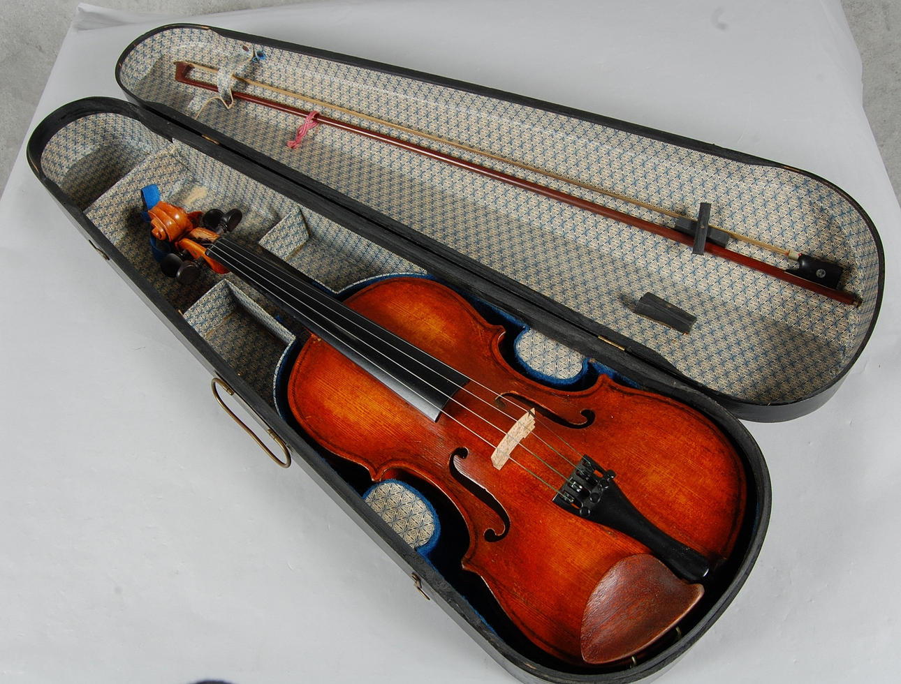 FIOL MED LÅDA, 1940-tal.