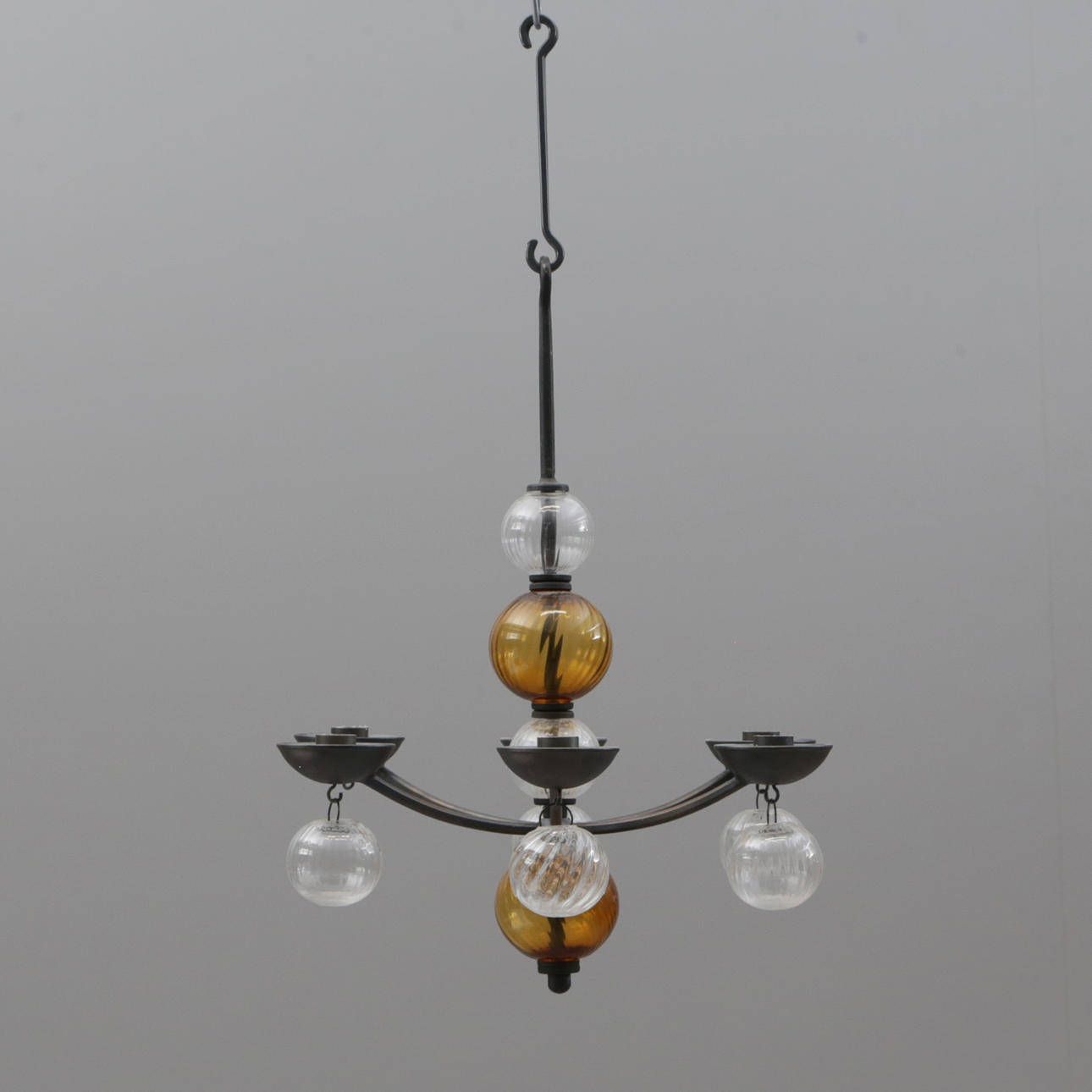 TAKLAMPA, glas/järn, Bodasmide, ca 1960.