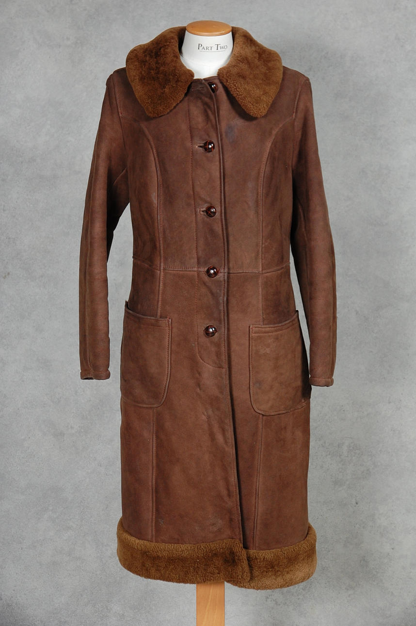 MOCKAPÄLS med fårskinn.