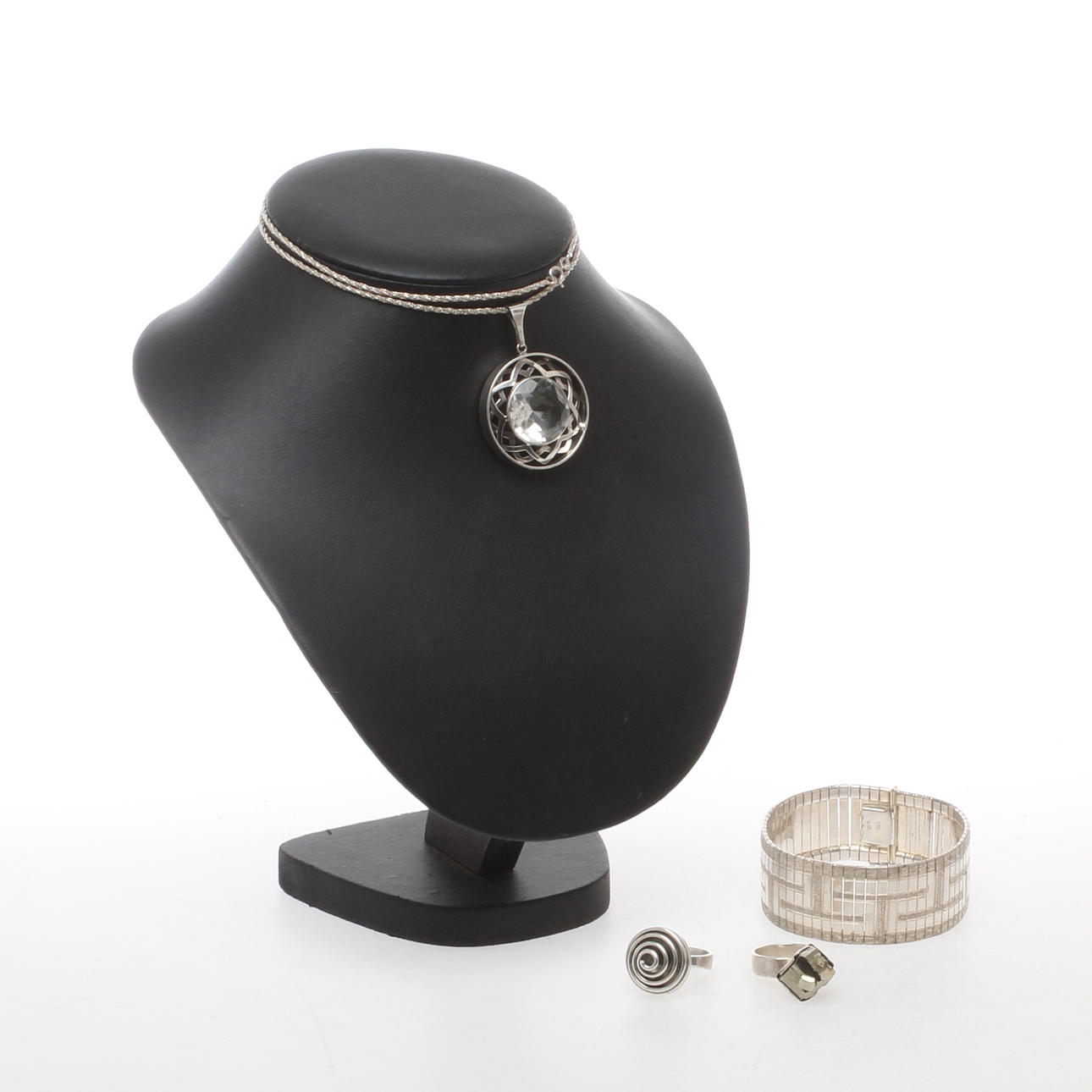 SMYCKEN, silver, 4 delar, bland annat GK samt Kultasepät Salovaara, 1900-tal.