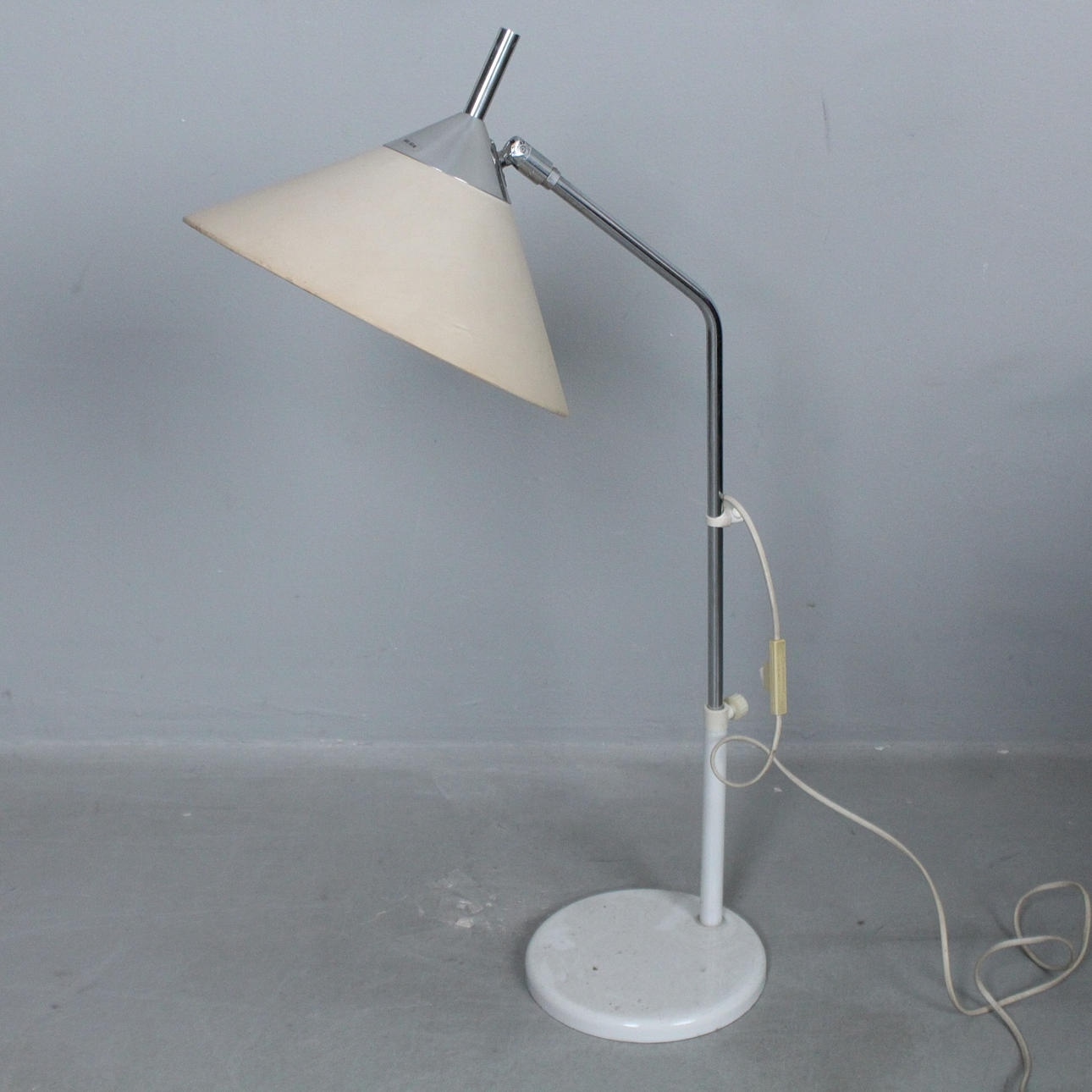 IKEA. Lámpara de mesa, modelo «Tornado», años 90.