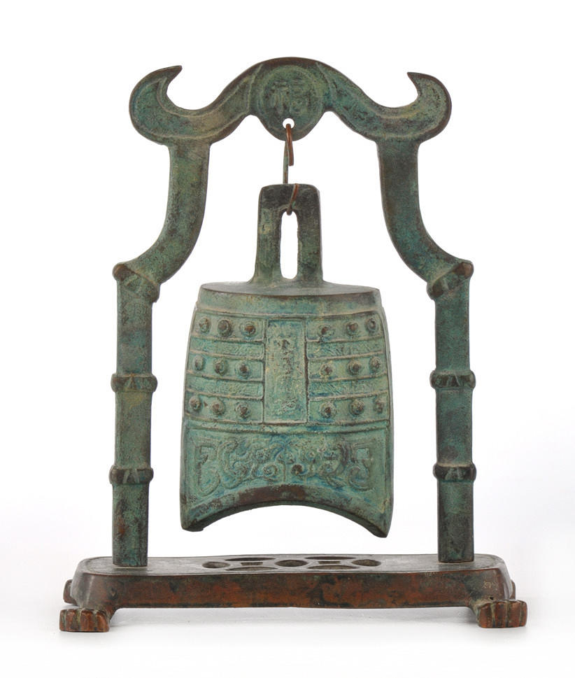 ARCHAISCHE HAN-BRONZEGLOCKE. REPLIK. Replika av en gammal tempel klocka. Brons, patinerad grön.