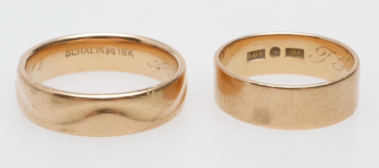 RINGAR, 2 st, 18k guld, vikt ca 14,4 gr.