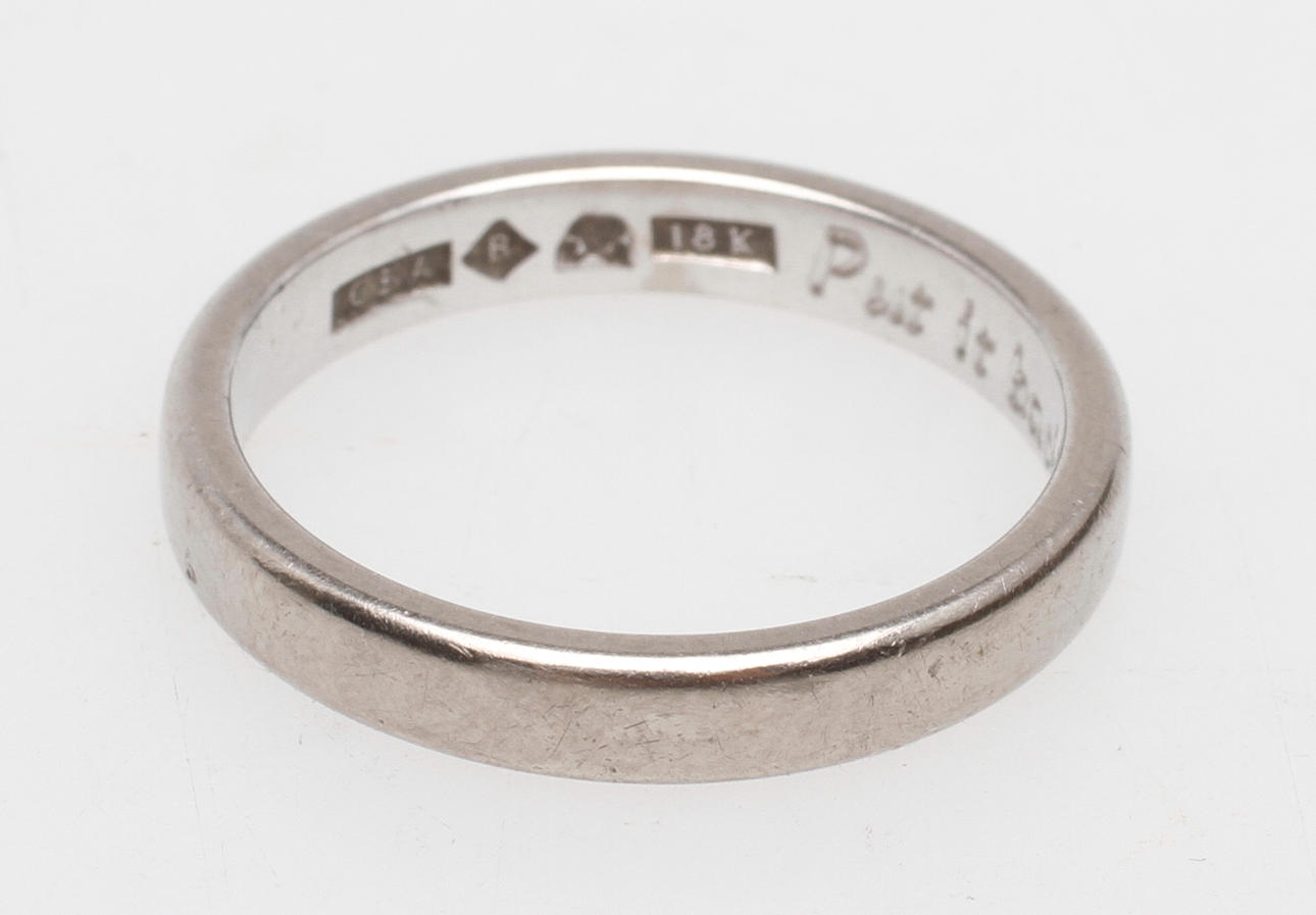 VITGULDSRING, 18k guld, vikt ca 3,5 gr.