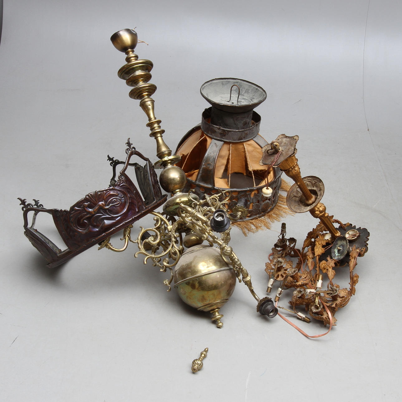 PARTI LAMPDELAR, 1900-talets första hälft.