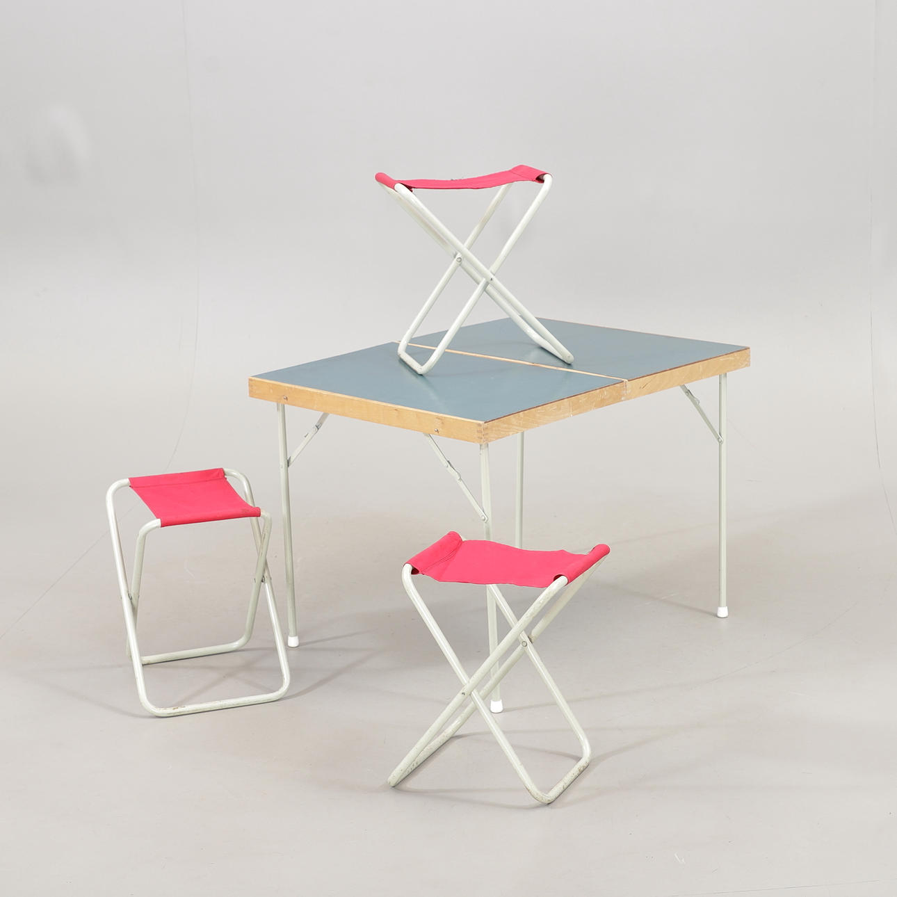 CAMPING-SÆT, borde og taburetter, foldbare, 1960'erne.