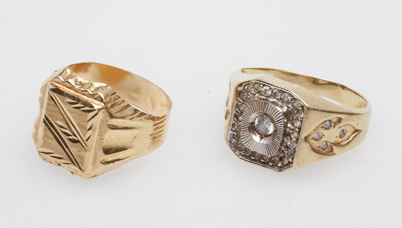 KLACKRINGAR, 2st, 14k guld, vikt ca 10,5 gr.